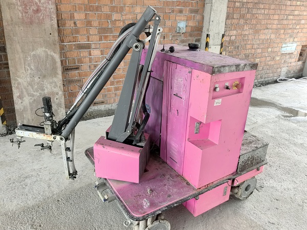 地坪漆涂机器人.jpg 地坪漆涂机器人.jpg